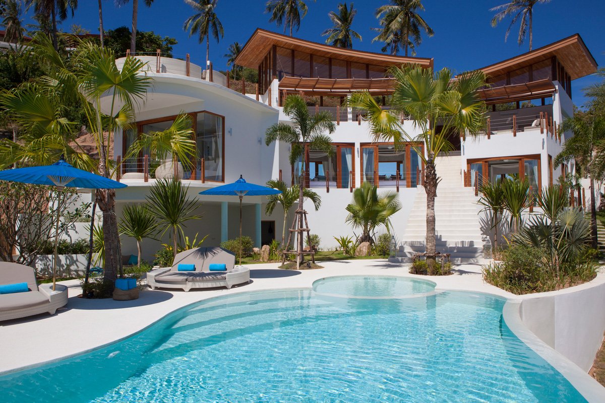Four-bedroom tropical villa and pool garden